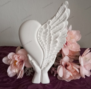 Okřídlené srdce v bílé.barve